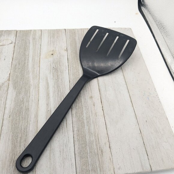Tailor Made Wide Slotted Spatula Turner Flipper Black Nylon Plastic 11 3/4" - Picture 1 of 8